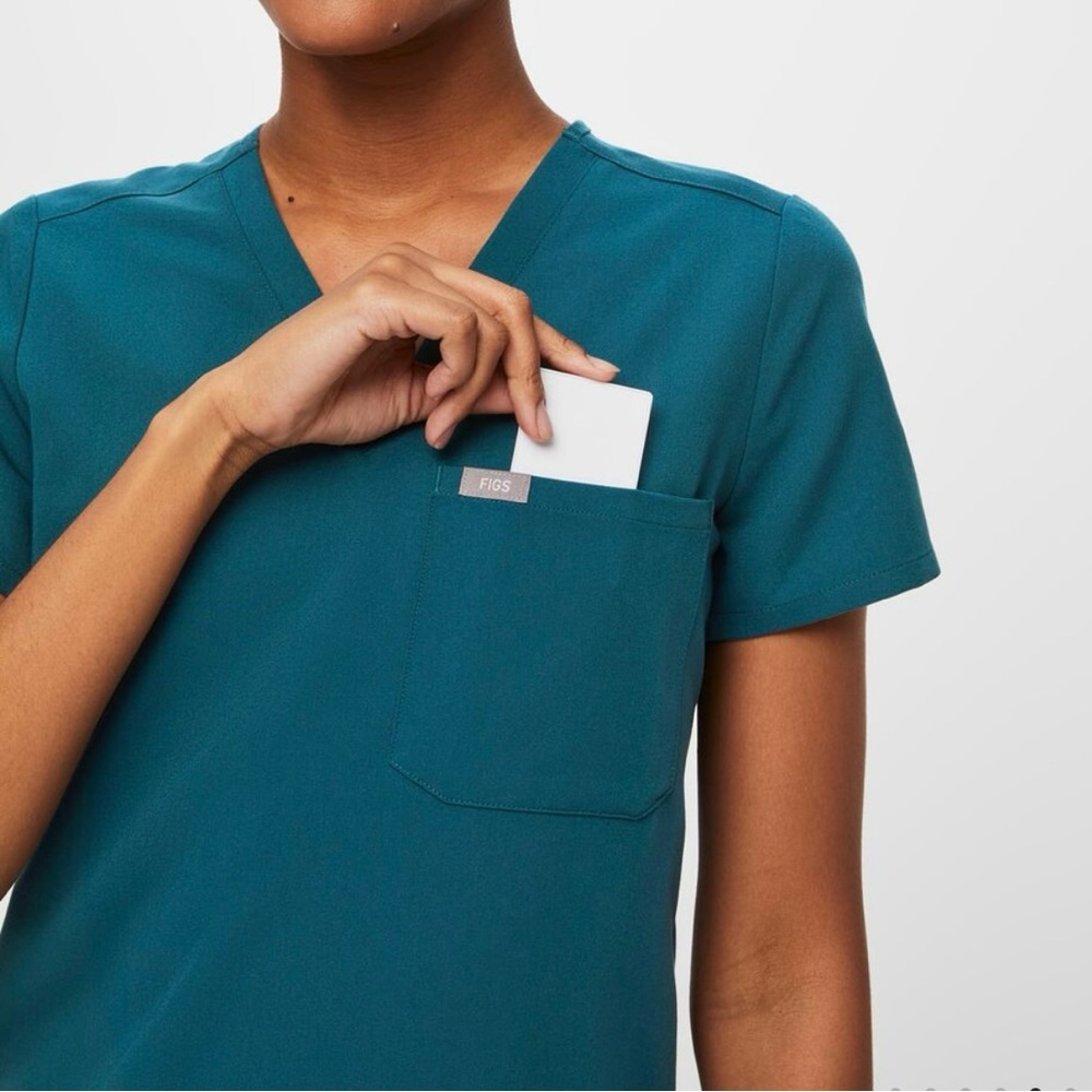 NWOT FIGS Catarina One Pocket Scrub Top Caribbean Blue Size XS